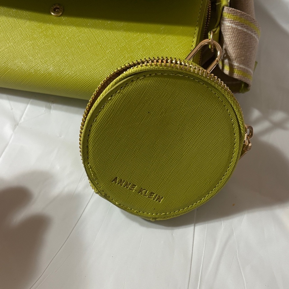 Anne Klein Vibrant Green Crossbody Bag - Picture 6 of 6